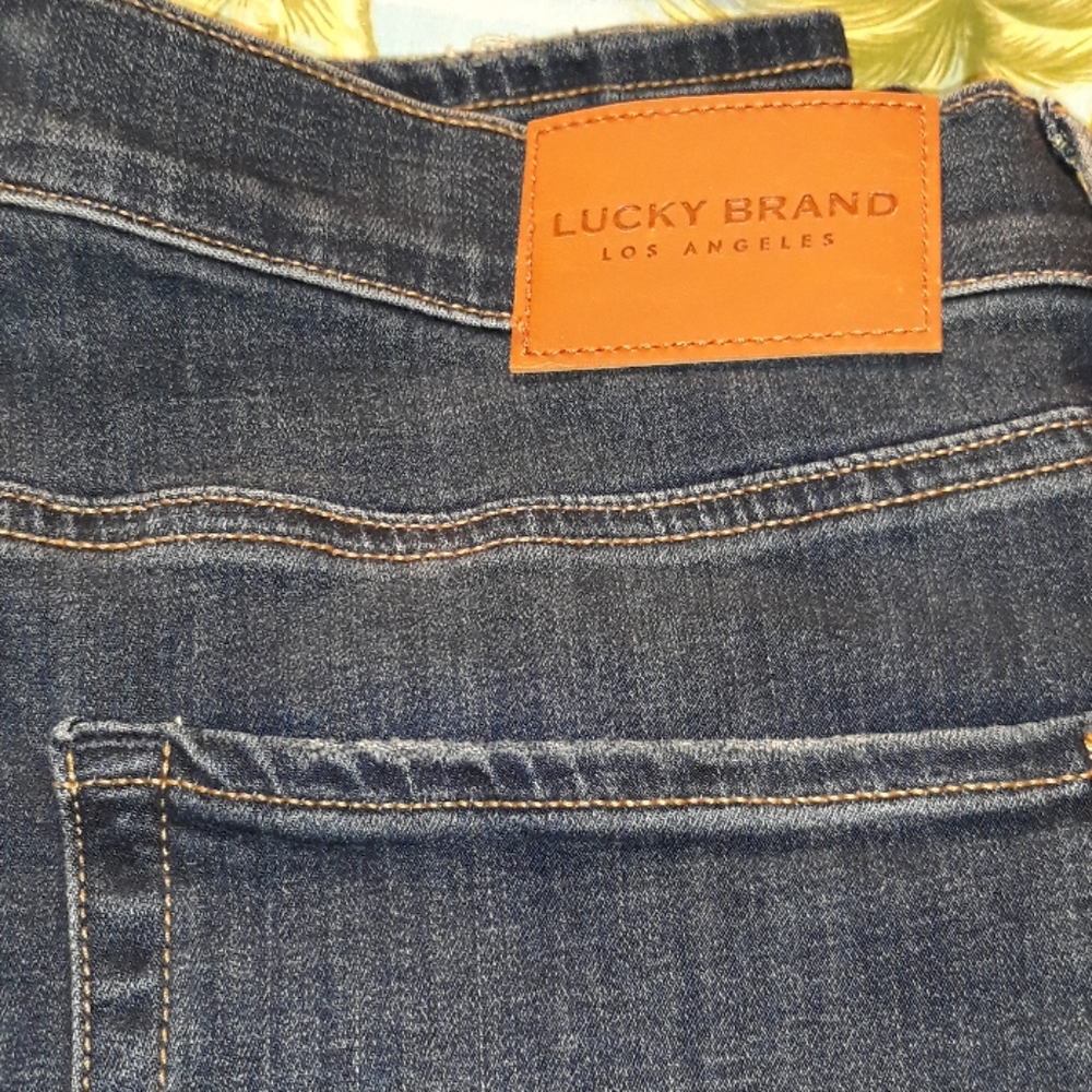 LUCKY Straight Fit 221 Jeans